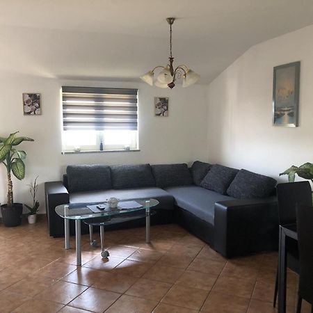 Apartman Sara ロヴィニ エクステリア 写真