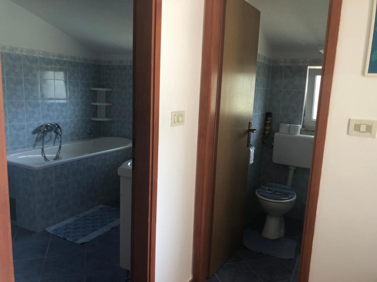 Apartman Sara ロヴィニ エクステリア 写真